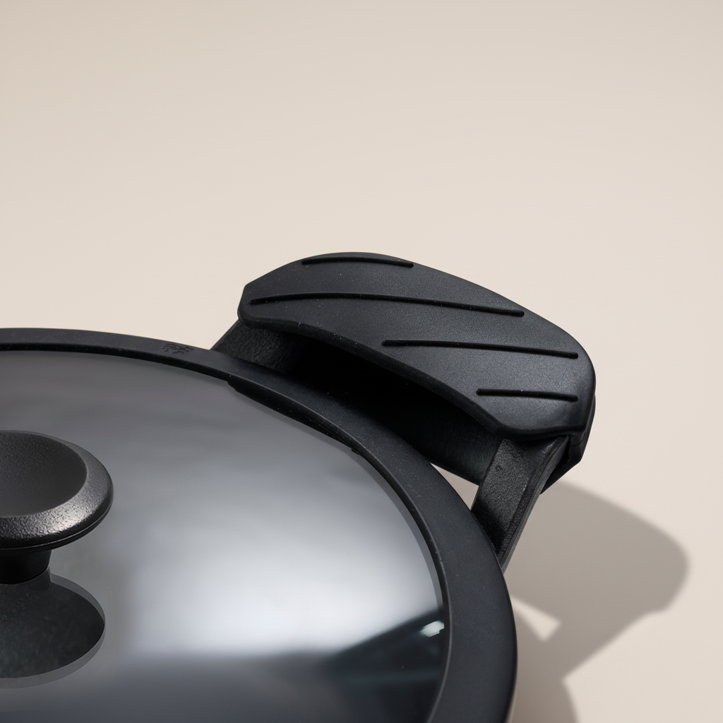 Cast iron wok Singapore - removable silicone handle covers